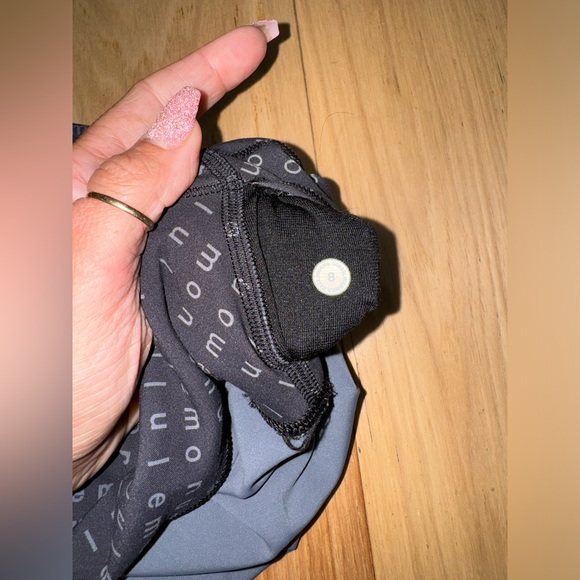 Lululemon logo crops - Picture 2 of 4
